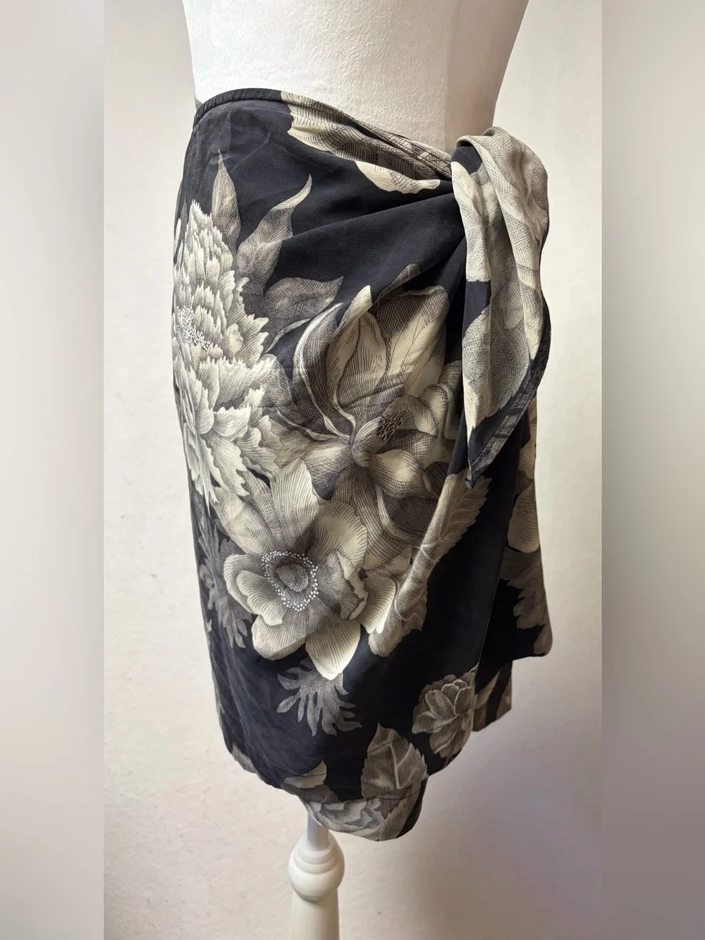 Vintage Linda Allard Ellen Tracy 100% Silk Wrap Skirt Black Floral Romantic  S